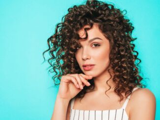 Get Gorgeous Curls: A Step-by-Step Guide on How to Curl Hair with the Cloud Nine Wide Iron